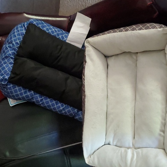 2 Cat Beds - Picture 3 of 5